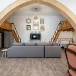Amalia\'S Traditional Home In Paradisi